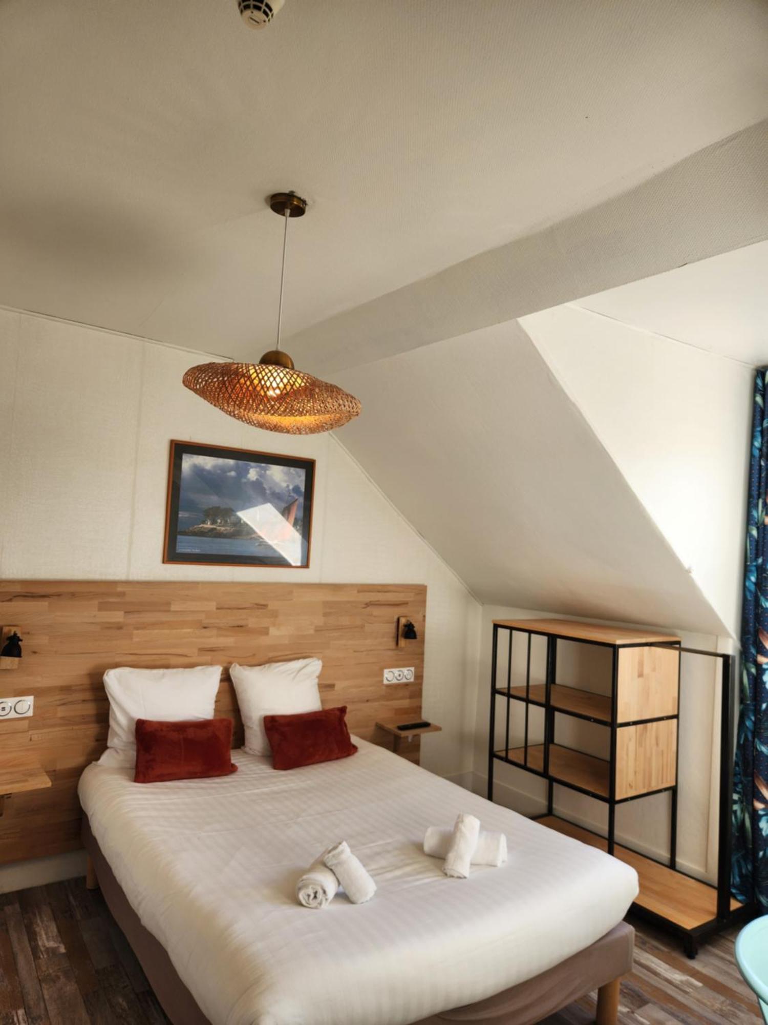Hotel Le Petit Montmartre Dinard Exterior foto