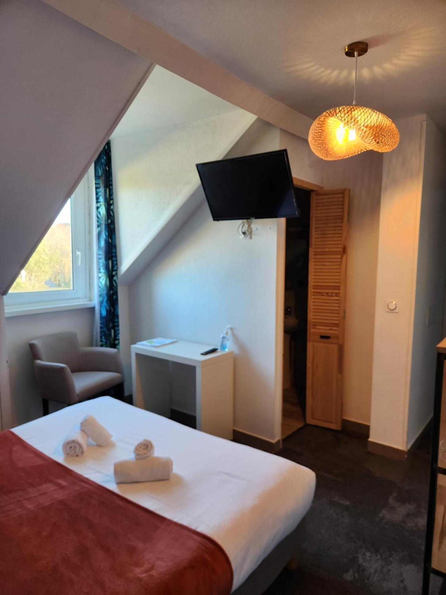 Hotel Le Petit Montmartre Dinard Exterior foto