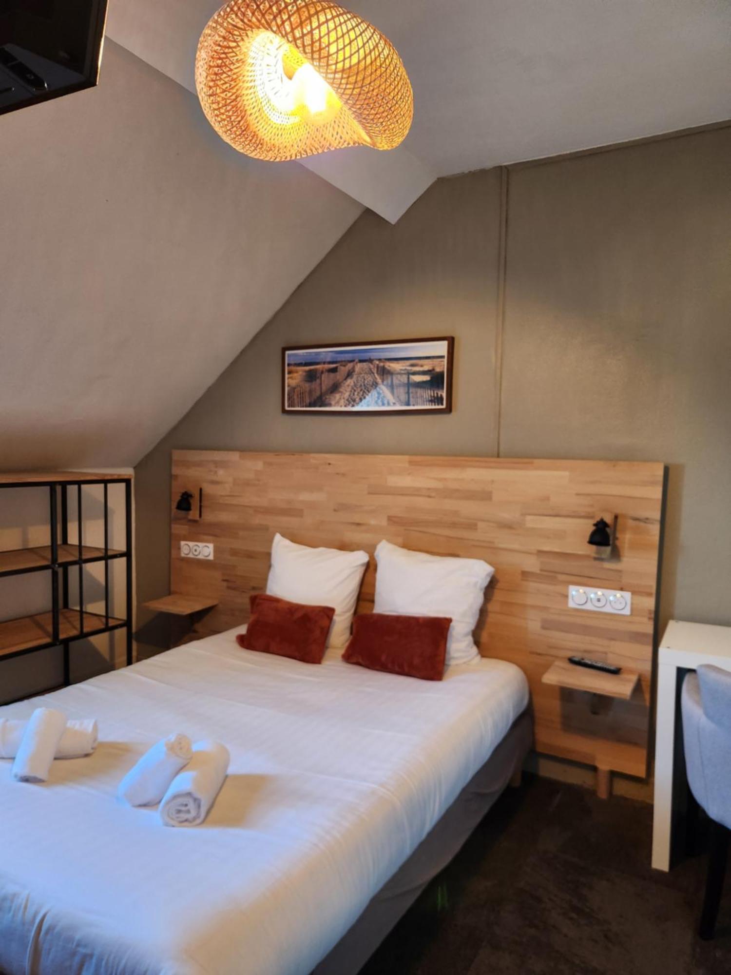 Hotel Le Petit Montmartre Dinard Exterior foto